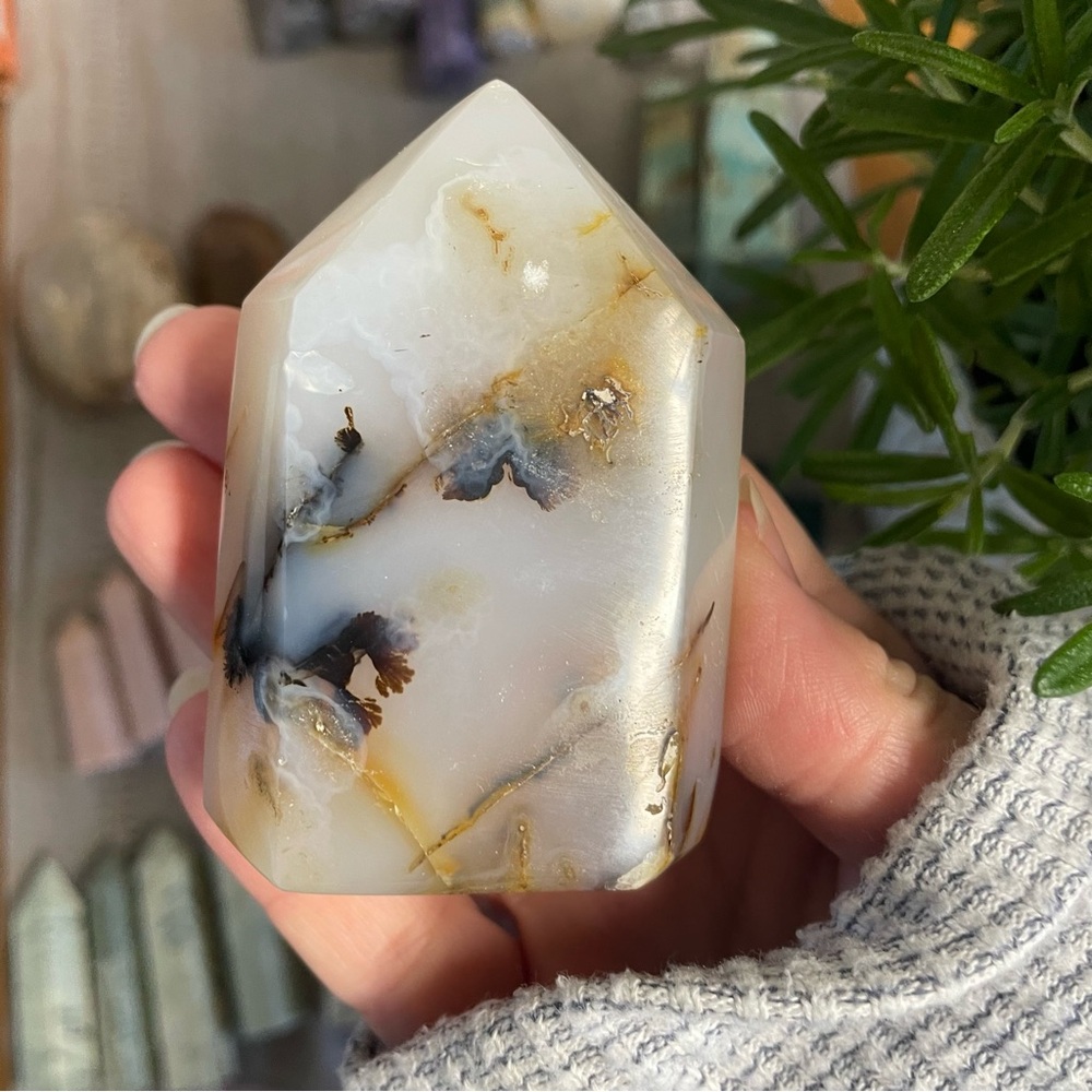 Short chubby agate tower polished crystal point.